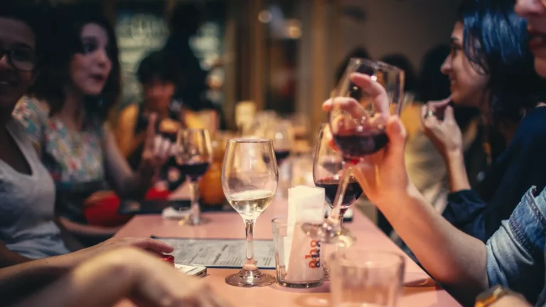 restaurant people eating and drinking