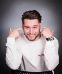 ryan pointing at head